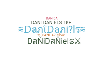 उपनाम - DaniDaniels